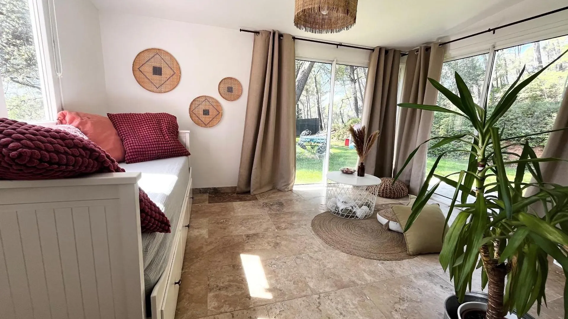 Maison Provencale Au Calme De La Campagne Avec Jacuzzi Aix-en-Provence Lägenhet